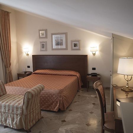 Hotel La Colonnina Монтероссо-аль-Маре Екстер'єр фото