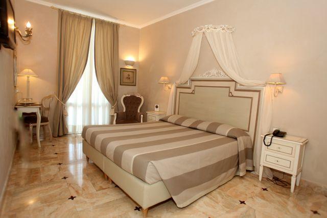 Hotel La Colonnina Монтероссо-аль-Маре Екстер'єр фото